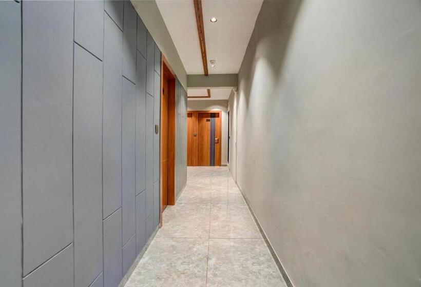 Collection O Hotel Relax Inn