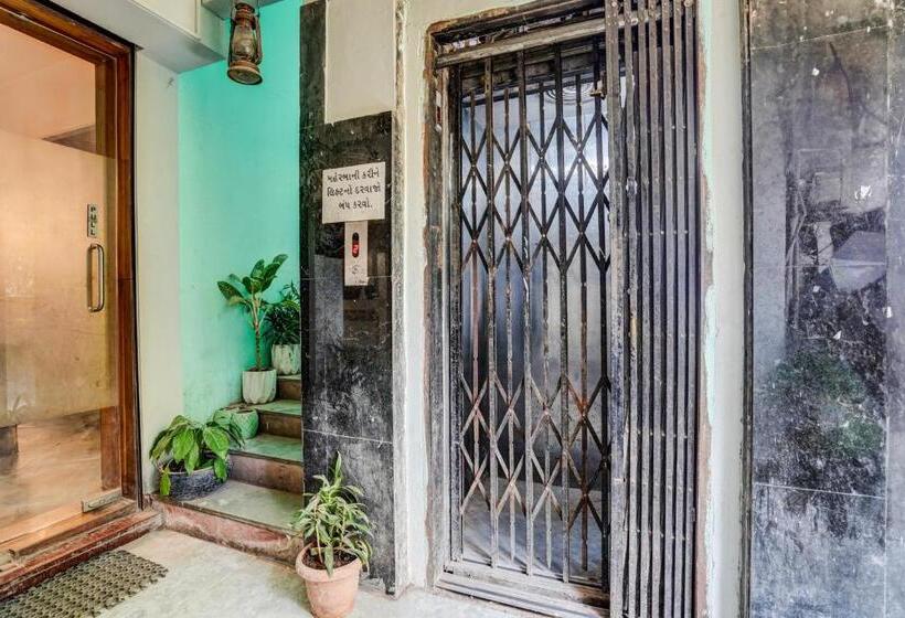 Collection O Hotel Relax Inn