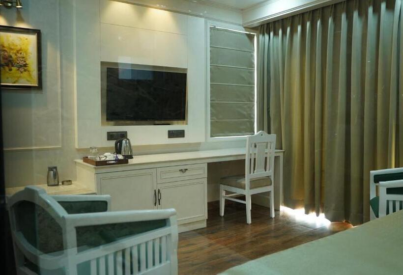 בית מלון כפרי Casa De Bello, Nainital, Near Kainchi Dham