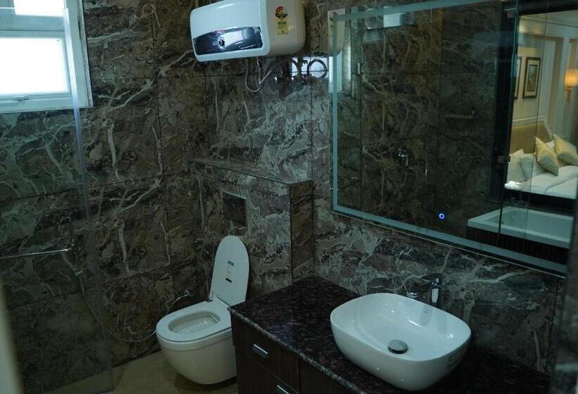 בית מלון כפרי Casa De Bello, Nainital, Near Kainchi Dham