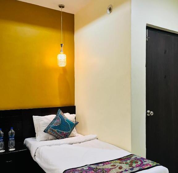 هتل Gvs 24 Club, Rooftop Cafe! Swimming Pool! Karaoke Music!