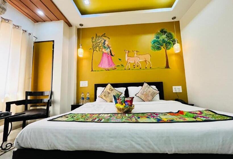 هتل Gvs 24 Club, Rooftop Cafe! Swimming Pool! Karaoke Music!