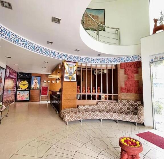 هتل Gvs 24 Club, Rooftop Cafe! Swimming Pool! Karaoke Music!