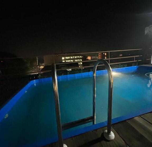 هتل Gvs 24 Club, Rooftop Cafe! Swimming Pool! Karaoke Music!