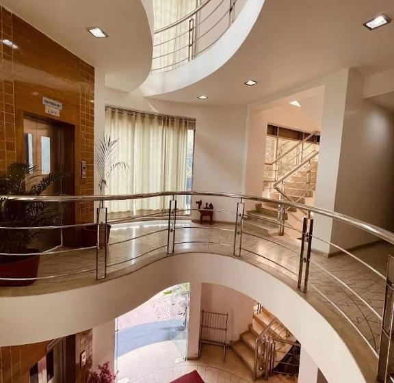 هتل Gvs 24 Club, Rooftop Cafe! Swimming Pool! Karaoke Music!