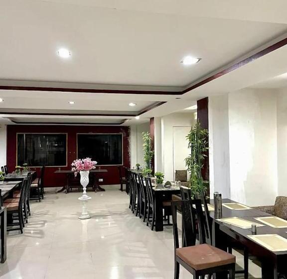 هتل Gvs 24 Club, Rooftop Cafe! Swimming Pool! Karaoke Music!