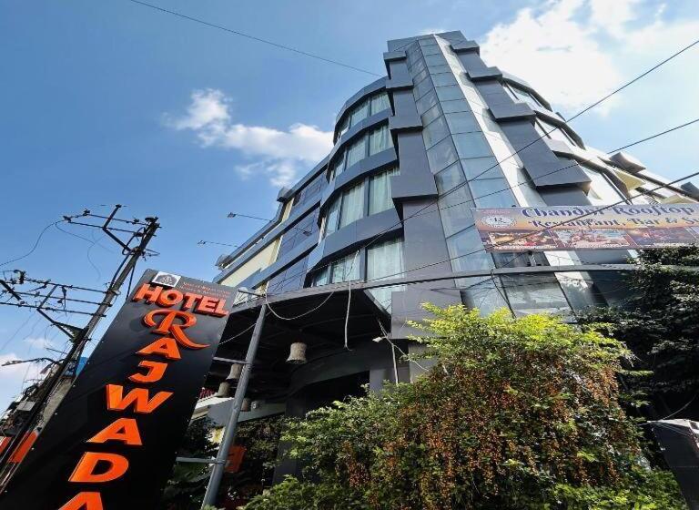 هتل Gvs 24 Club, Rooftop Cafe! Swimming Pool! Karaoke Music!