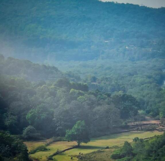 فندق On The High Ground Tourism Point