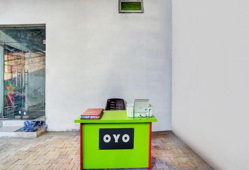 호텔 Oyo Yadav Restaurant & Family Rooms