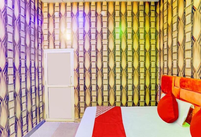 호텔 Oyo Yadav Restaurant & Family Rooms