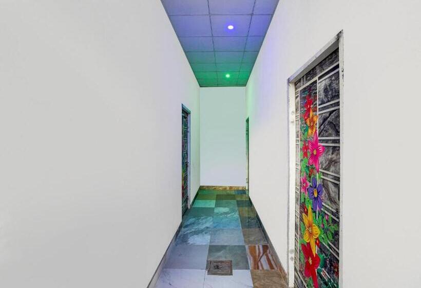 호텔 Oyo Yadav Restaurant & Family Rooms