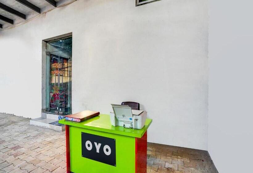 호텔 Oyo Yadav Restaurant & Family Rooms