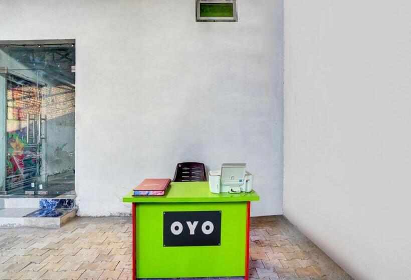 호텔 Oyo Yadav Restaurant & Family Rooms