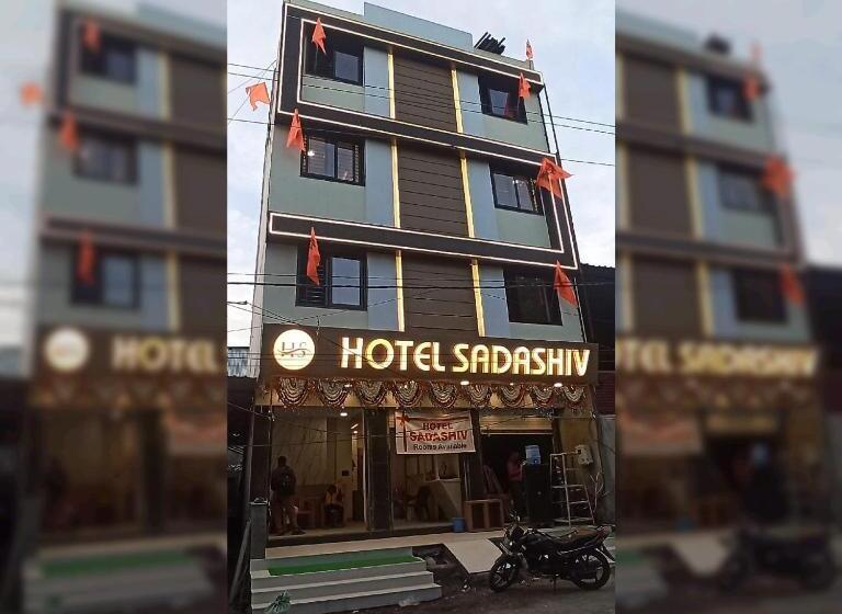 Отель Sadashiv