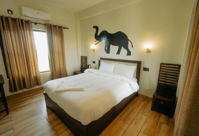 Hotel Sauraha Village