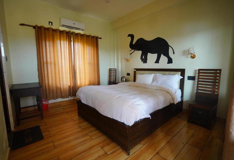 Hotel Sauraha Village