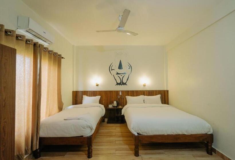 Hotel Sauraha Village