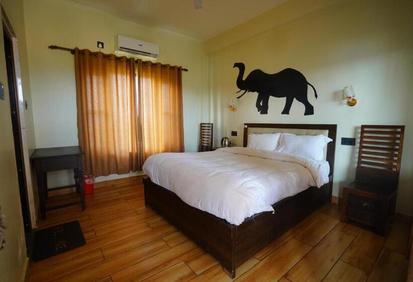 Hotel Sauraha Village