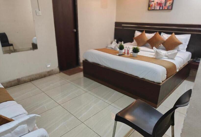 فندق Kiara Shirdi Park Inn