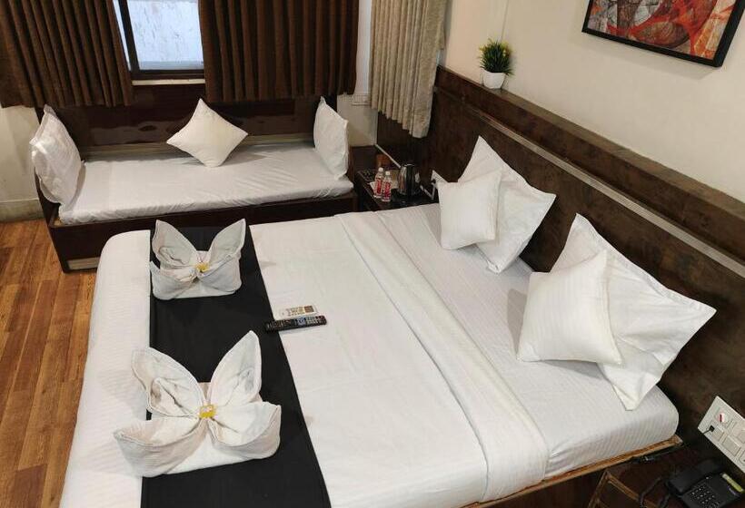 فندق Kiara Shirdi Park Inn