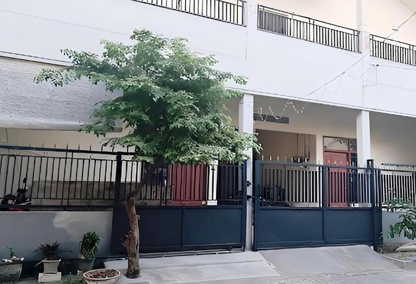 فندق Spot On 93685 Homestay Bu Sun Syariah