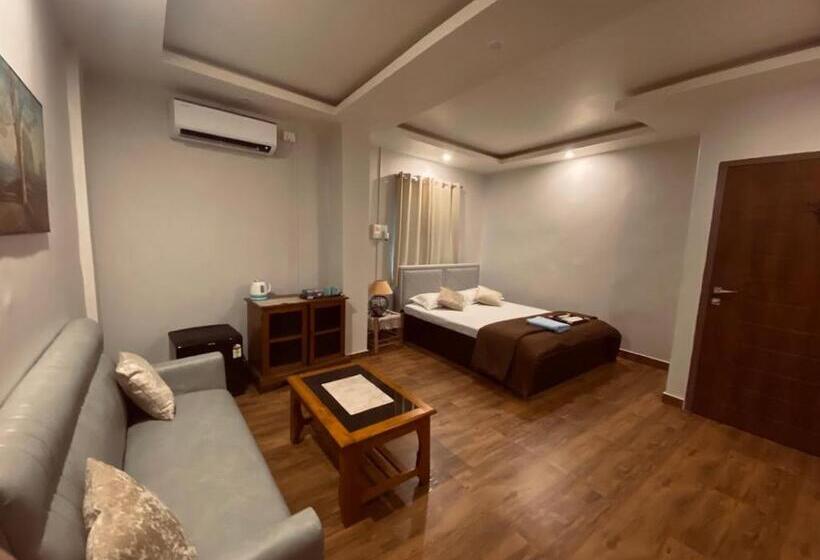 בית מלון כפרי Sunset Homes Imphal