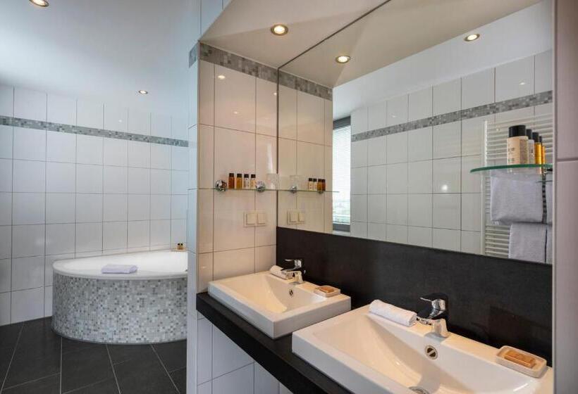 هتل The Tale Luxury Suites