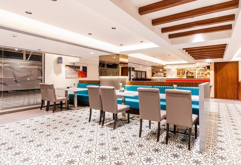 בית מלון כפרי Treebo Premium Heritage Grand  Majiwada Thane