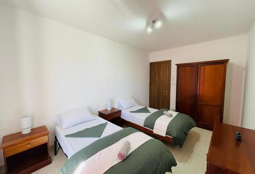 پانسیون Coral Cove Comfort Room 2