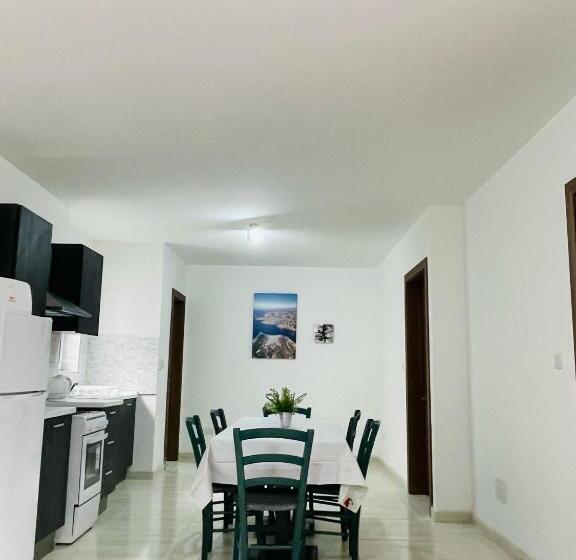 پانسیون Coral Cove Comfort Room 2