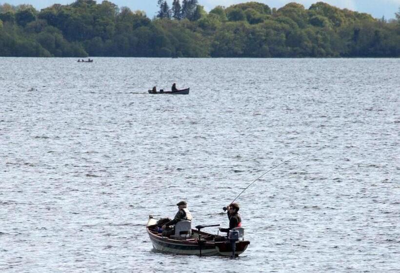 بنسيون Holywell Lodge