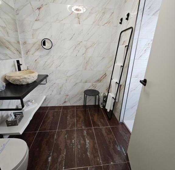 پانسیون Hostal Luxury Nit I Dia