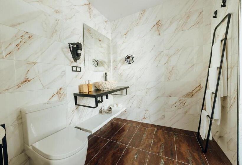 پانسیون Hostal Luxury Nit I Dia