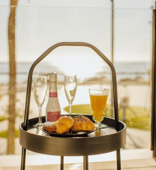 پانسیون Hostal Luxury Nit I Dia