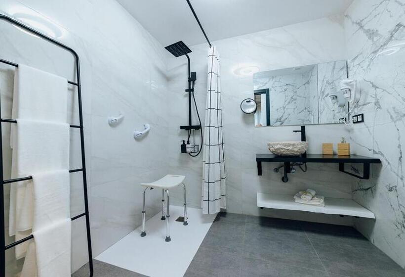 پانسیون Hostal Luxury Nit I Dia