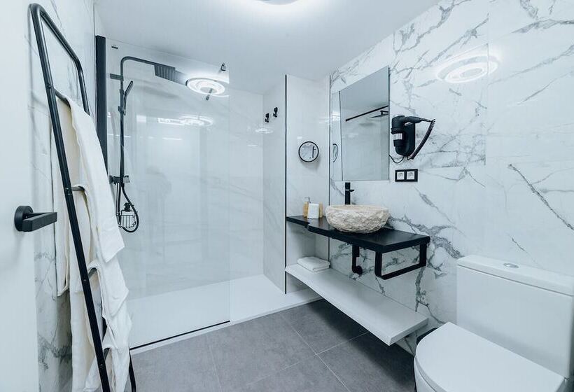 پانسیون Hostal Luxury Nit I Dia