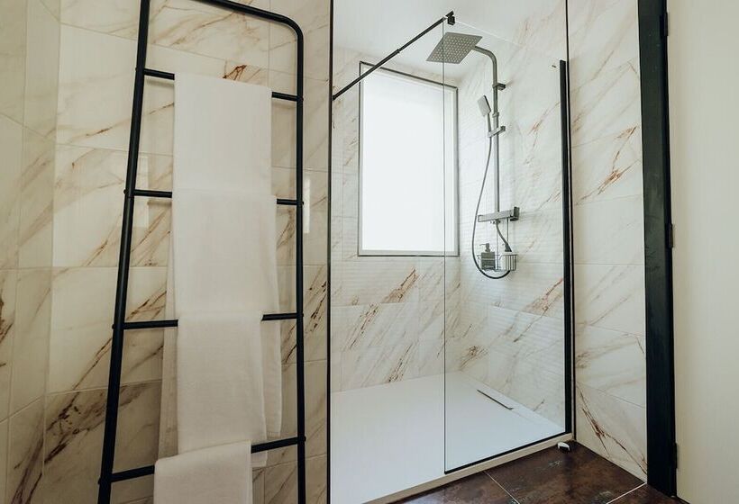 پانسیون Hostal Luxury Nit I Dia