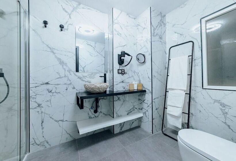 پانسیون Hostal Luxury Nit I Dia