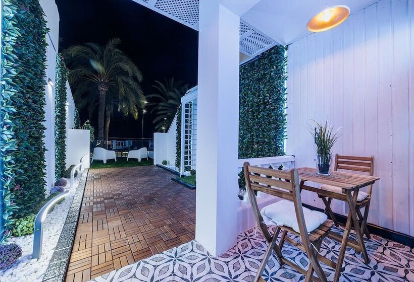 پانسیون Hostal Luxury Nit I Dia