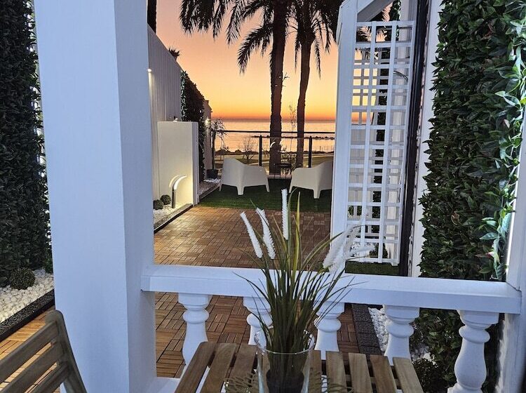 پانسیون Hostal Luxury Nit I Dia