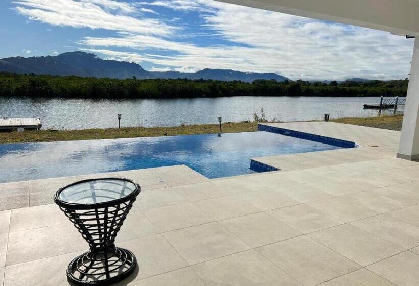 פנסיון Island Villa