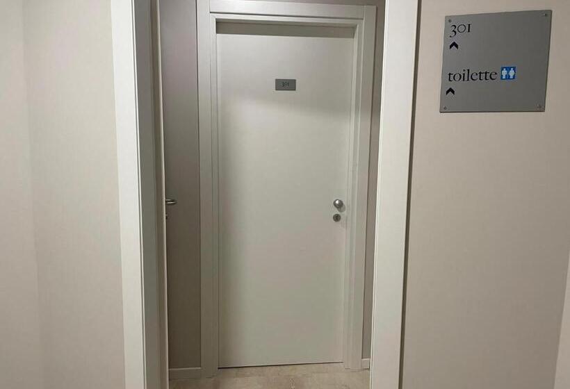 Pension (Hôtel basse catégorie) La Galleria Lodge