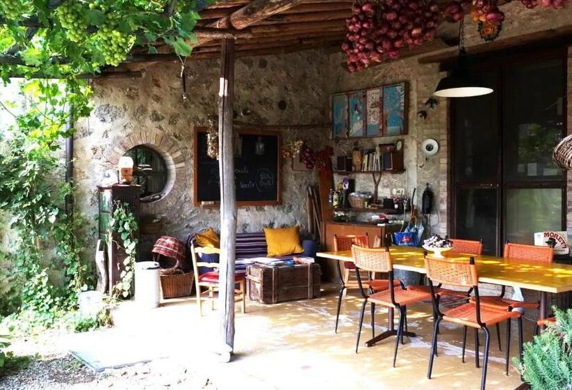 Пансион Private Room With Own Bathroom At Podere Noceto