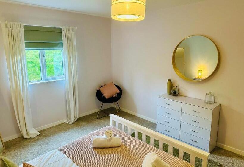 אתר נופש Pant Wilkin Lodges And Equestrian Centre