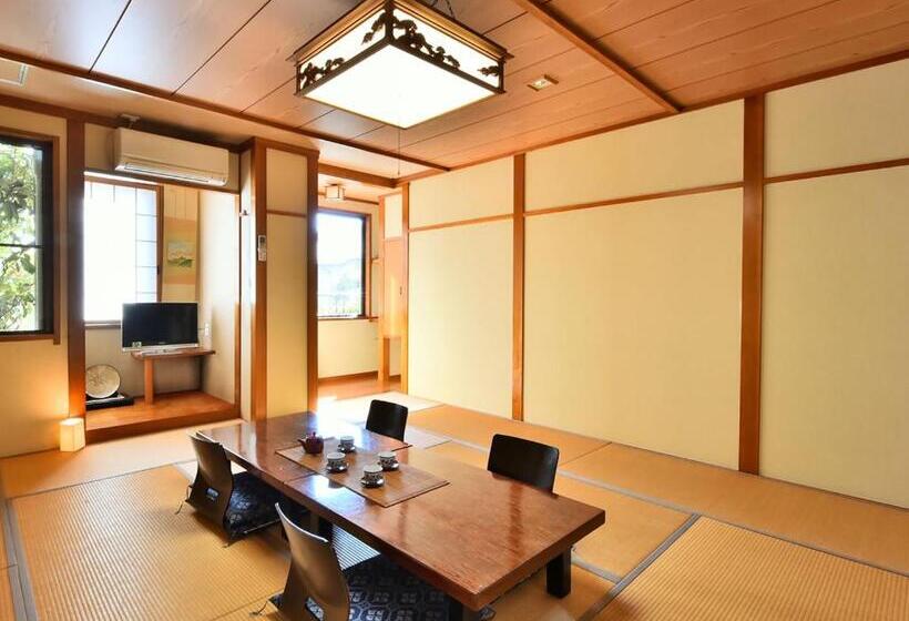 Ryokan 万葉茶寮みさか