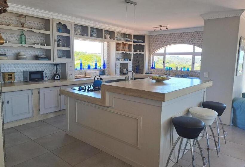 Stone Crown Manor B&b