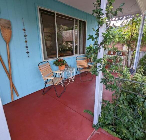 The Oars Retro B&b