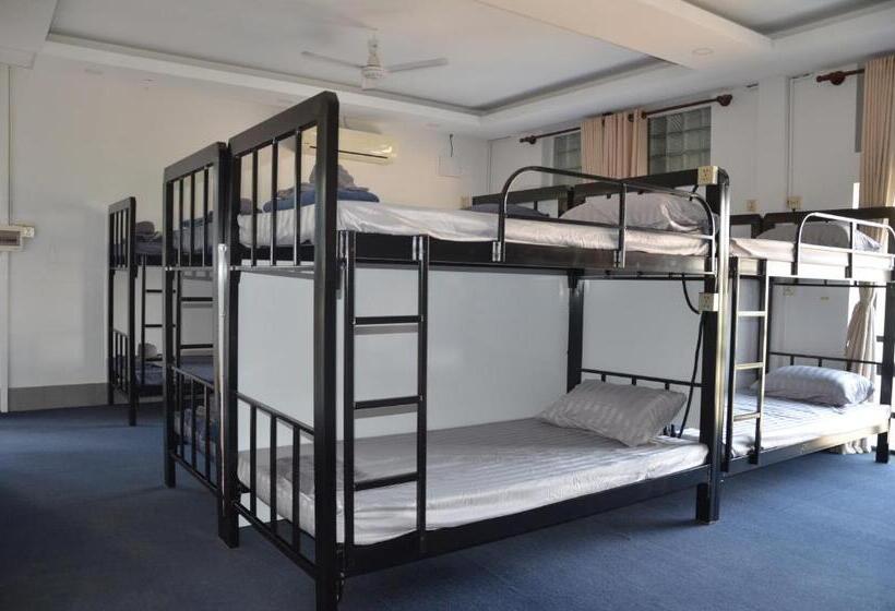 הוסטל Cosmos Guesthouse Snack Bar