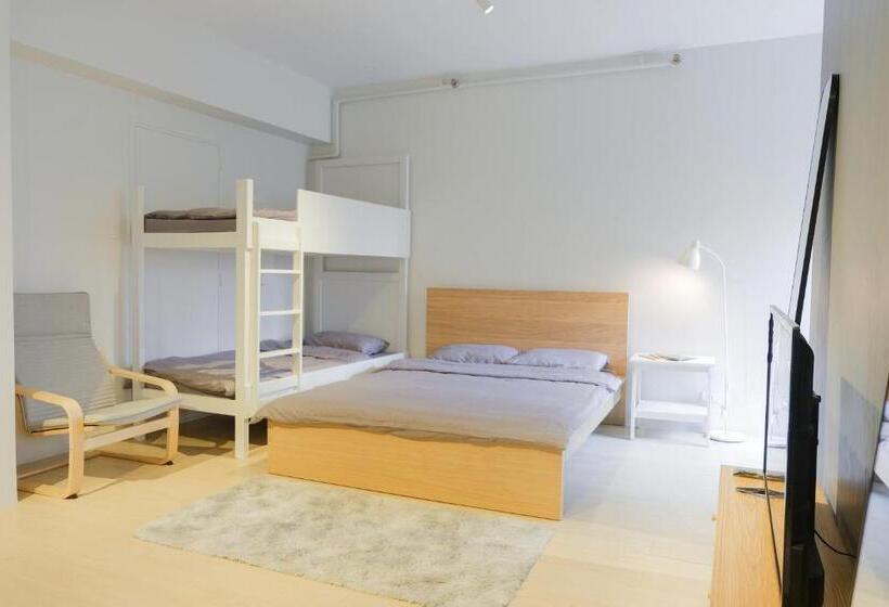 הוסטל Siesta Spaces Adela