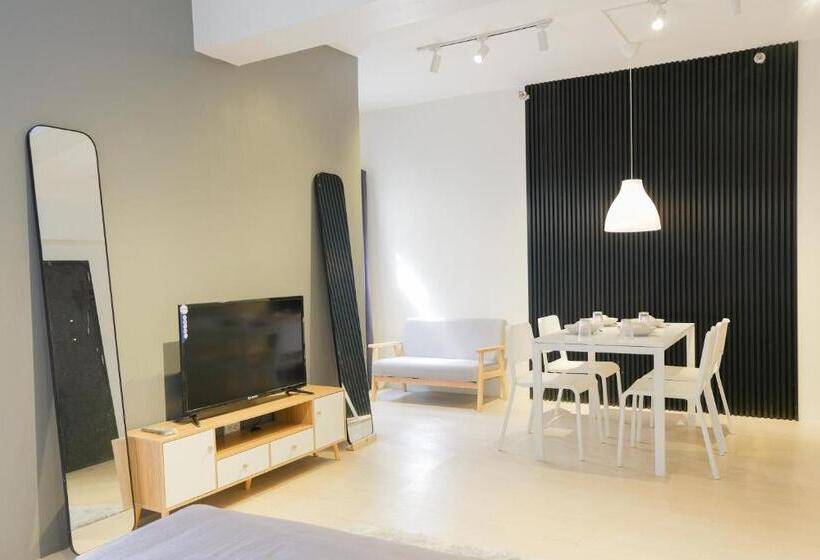 הוסטל Siesta Spaces Adela